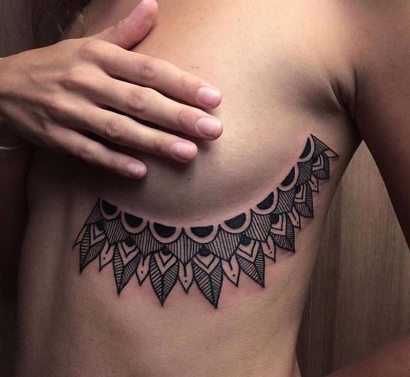 胸部纹身图纹身图片_几何字符植物点刺水彩清新胸部成品纹身图案