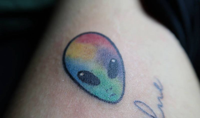 外星人一枚纹身图片_水彩纹身图案