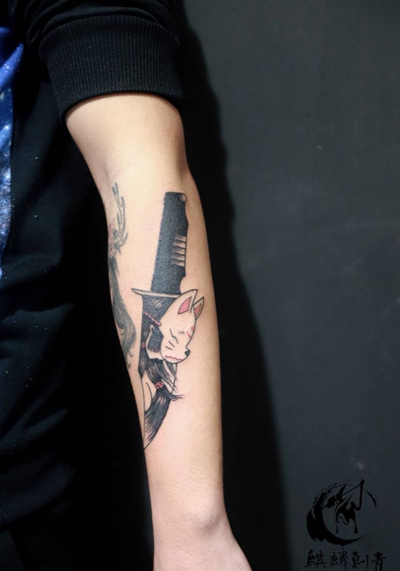 一把小匕首纹身图片_成品欧美手臂简约空灵日式卡通纹身图案