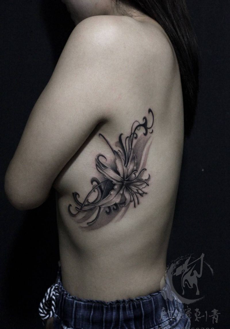 彼岸花开纹身图片_成品腰部清新植物黑灰简约花卉纹身图案