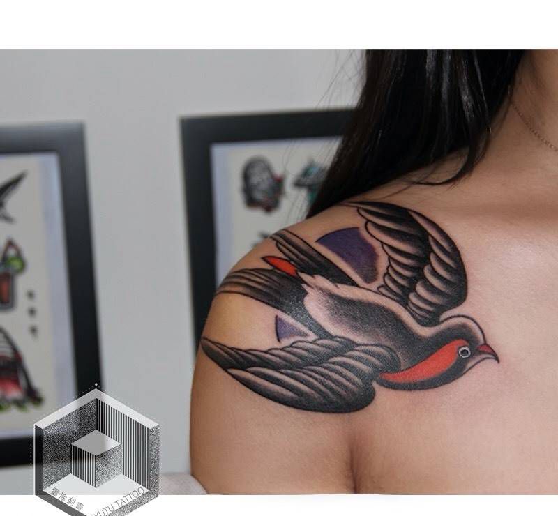 school燕子纹身图片_肩部纹身图案