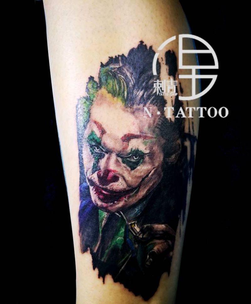 小丑纹身图片_腿部欧美写实纹身图案