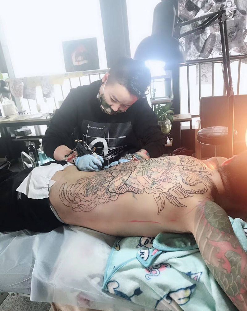 初步线条纹身图片