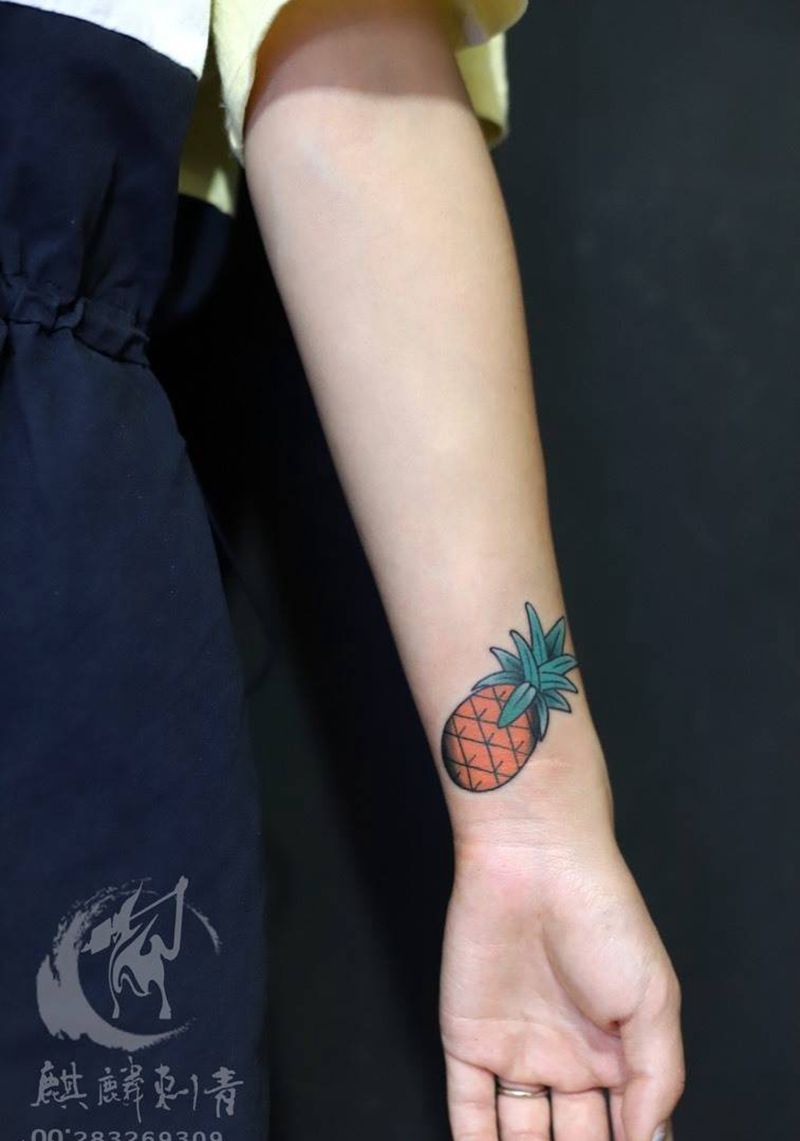菠萝 old school纹身图片_成品手臂欧美清新植物静物彩色纹身图案