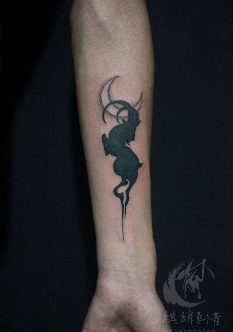 羊纹身图片_成品手臂清新动物点刺黑灰简约纹身图案