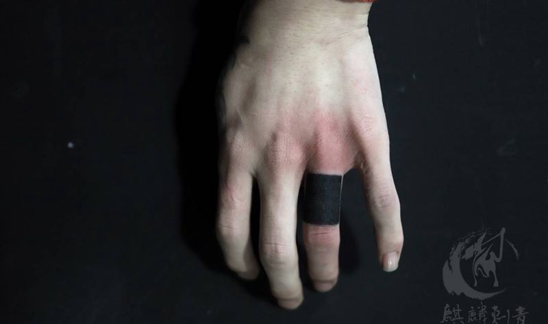 极简风纹身图片_成品手部清新字符黑灰彩色简约简笔纹身图案