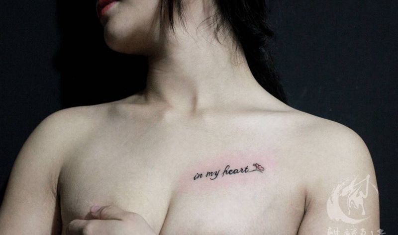 小清新纹身图片_成品胸部清新字符简约英文花卉纹身图案