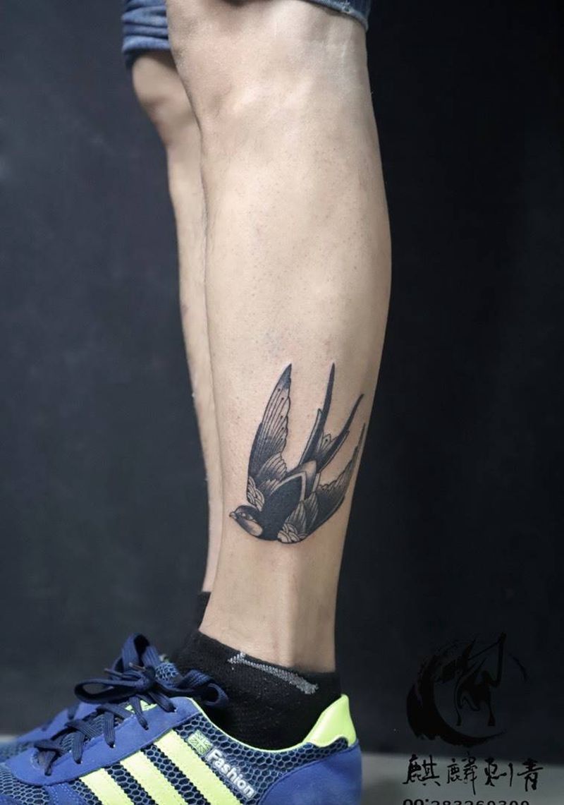 燕子纹身图片_腿部老传统Old School纹身图案