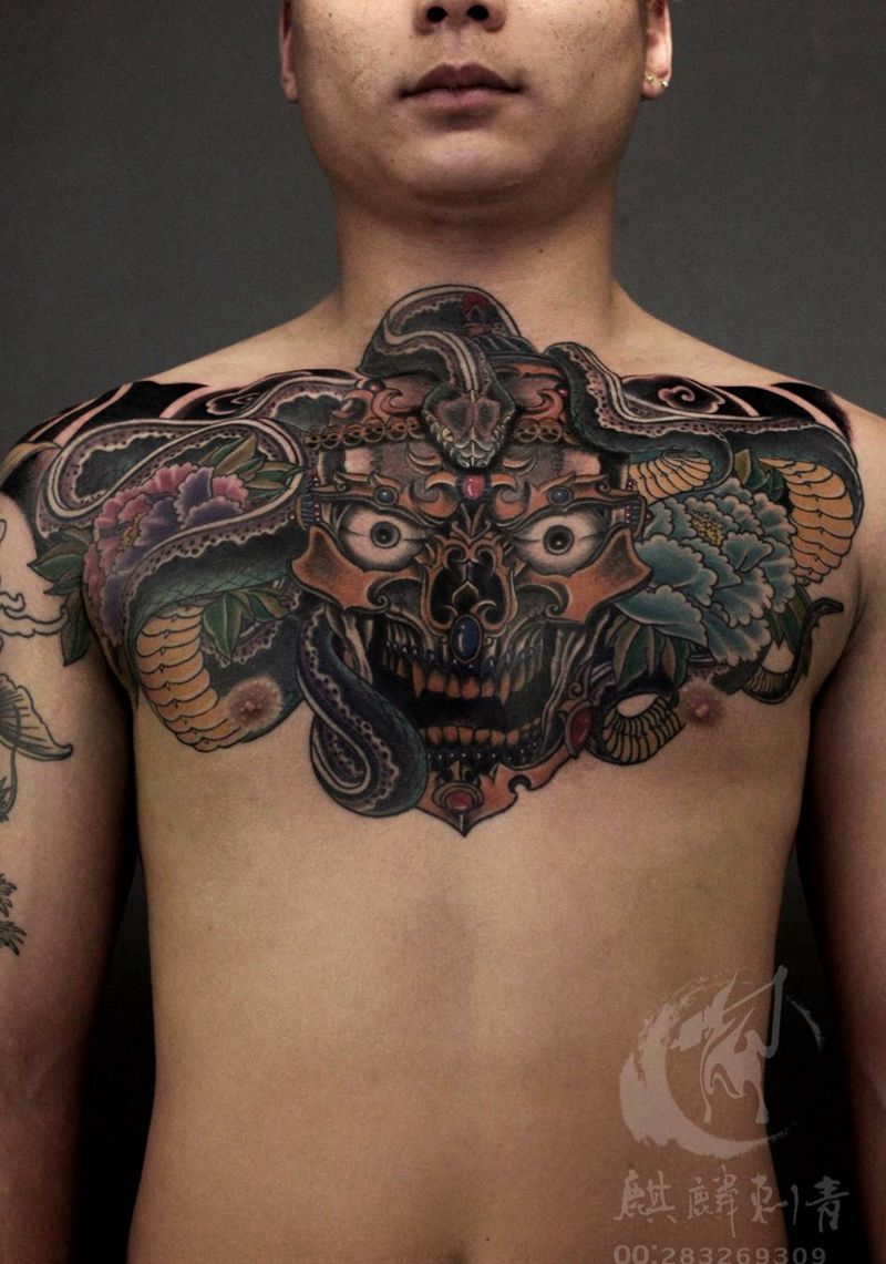 蝴蝶胸纹身图片_成品传统动物植物宗教花卉彩色牡丹纹身图案