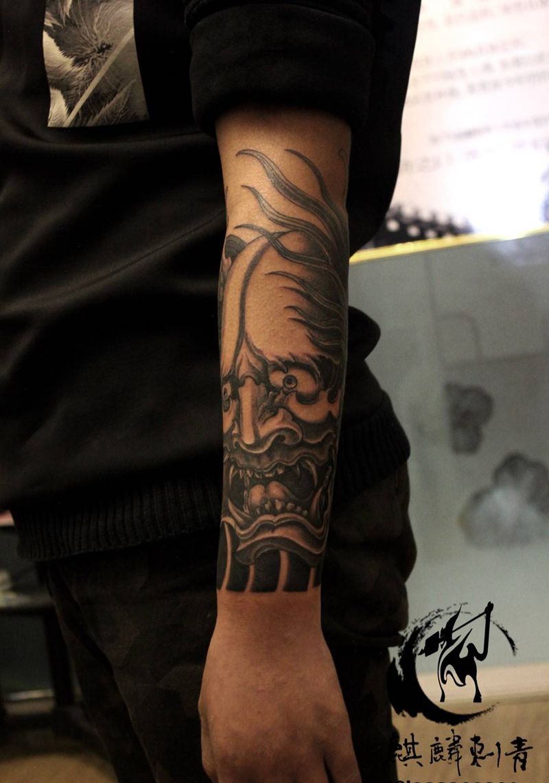 般若纹身图片_成品手臂传统鬼神般若黑灰纹身图案