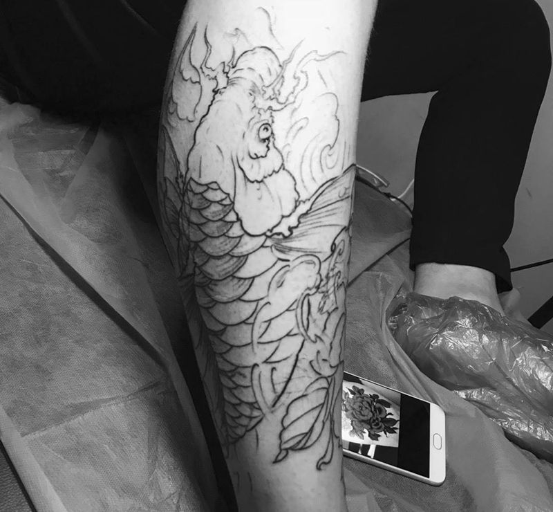 包小腿线条纹身图片