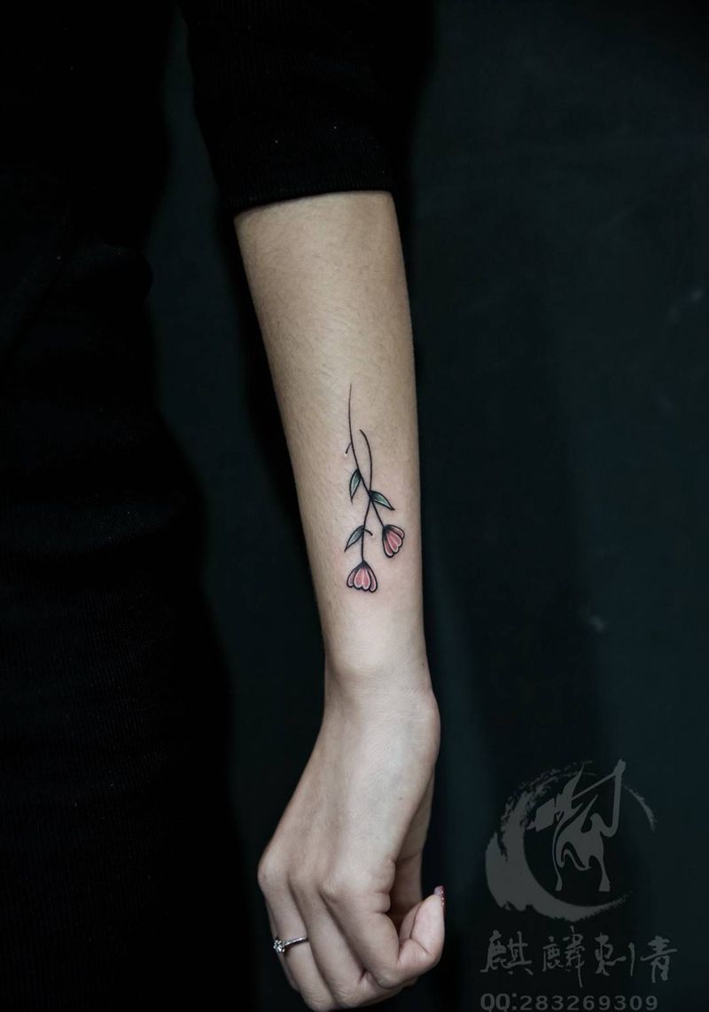 简约花卉纹身图片_成品手臂清新植物简约花卉插画纹身图案