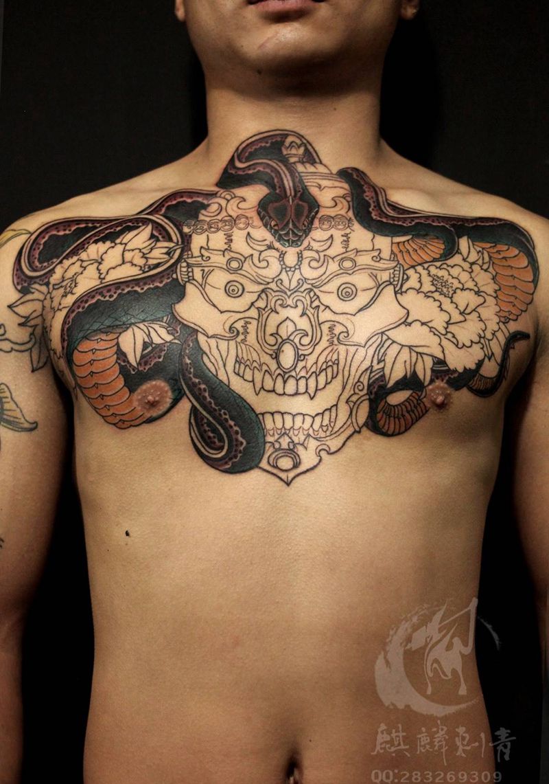 花胸纹身图片_胸部传统动物宗教彩色花卉牡丹纹身图案