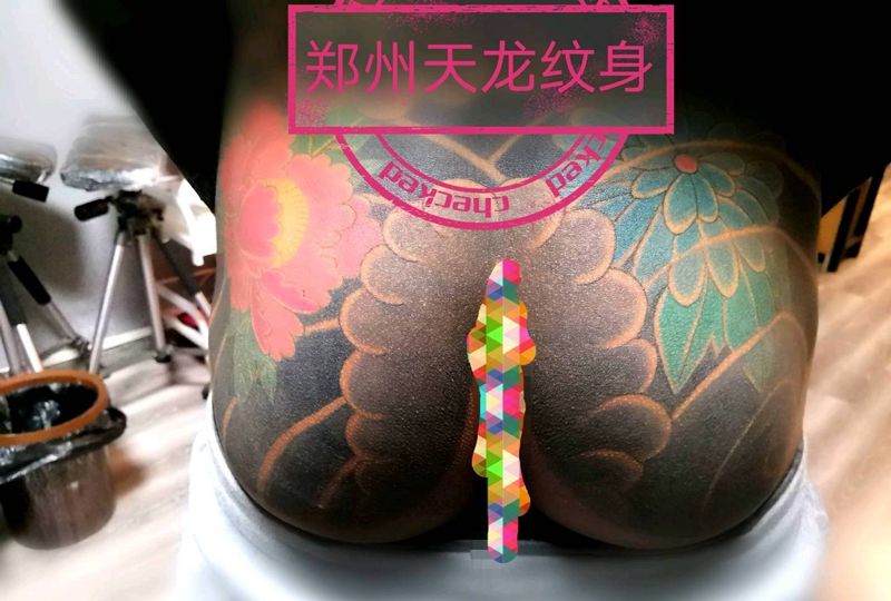 满背包臀纹身图片_臀部老传统纹身图案