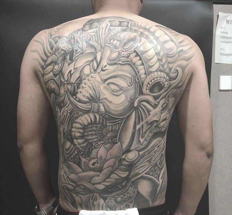 满背象神恢复后纹身图片_背部新传统纹身图案