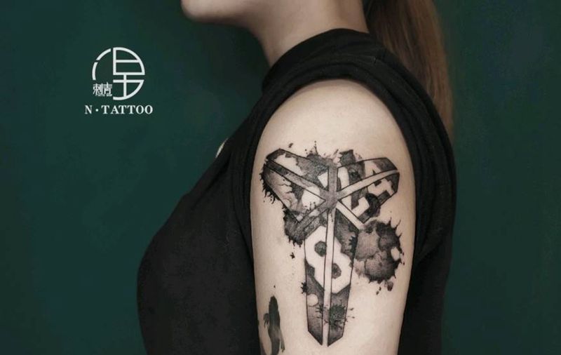 黑曼巴纹身图片_手臂纹身图案