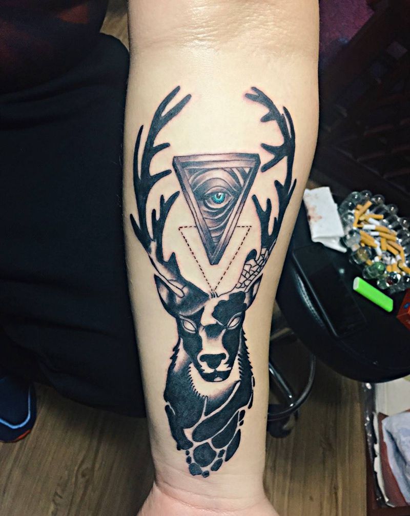 麋鹿纹身图片_成品手臂传统动物郑州培训纹身图案