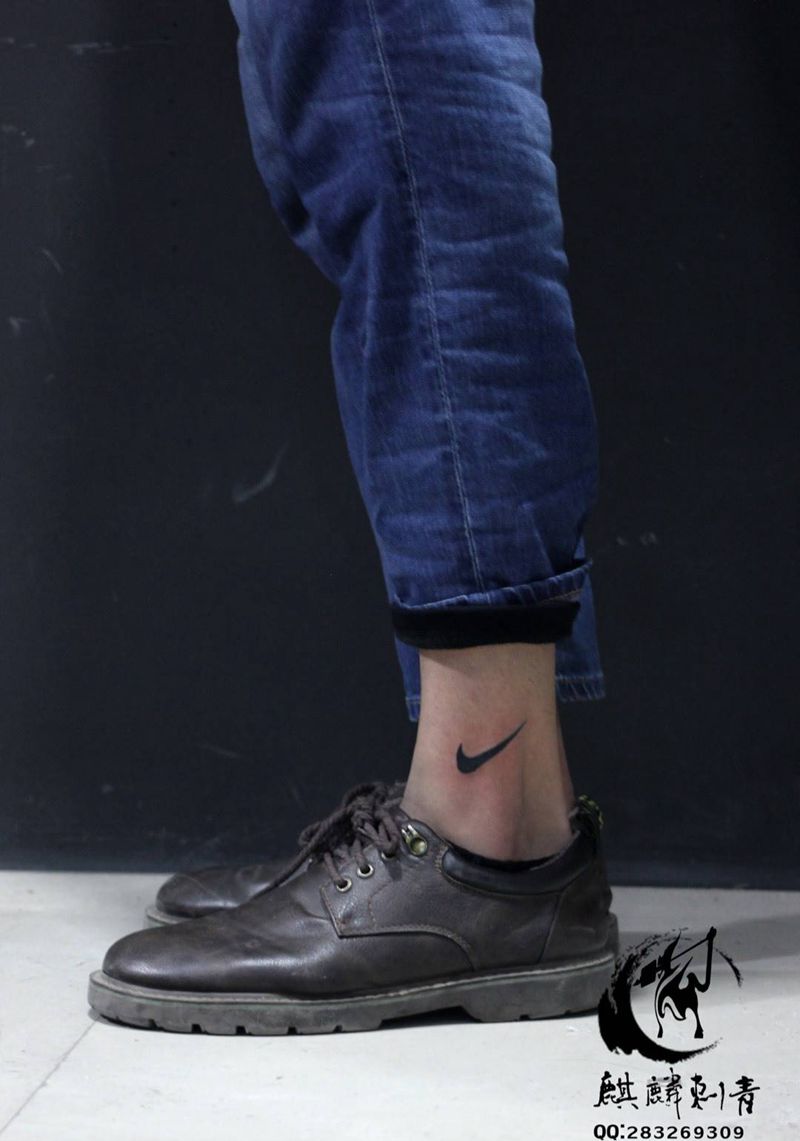 耐克纹身图片_成品脚部图腾传统纹身图案