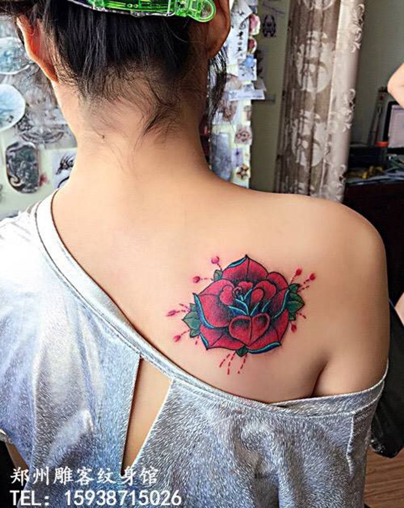 玫瑰纹身图片_成品肩部传统植物郑州纹身图案
