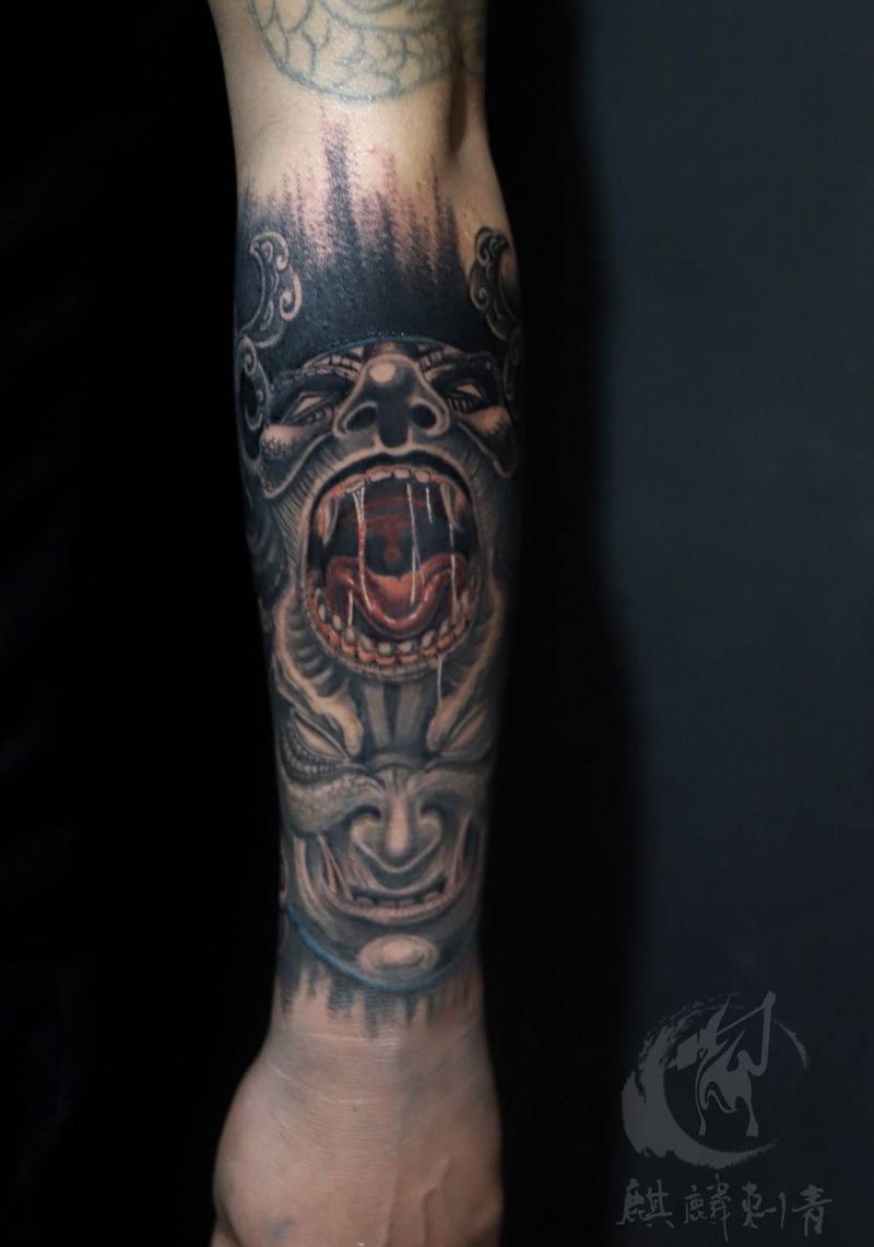 包小臂遮盖纹身图片_成品手臂欧美鬼神宗教遮盖黑灰彩色纹身图案