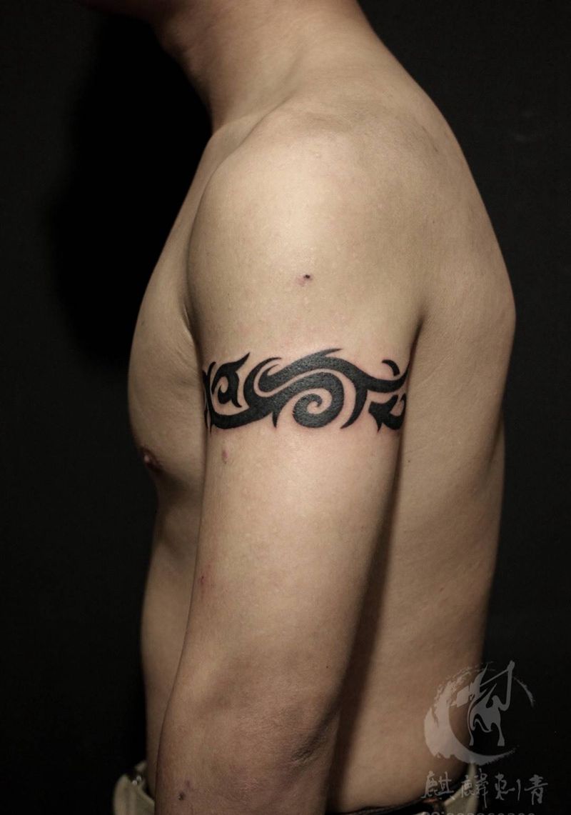 图腾臂环纹身图片_成品手臂传统图腾纹身图案