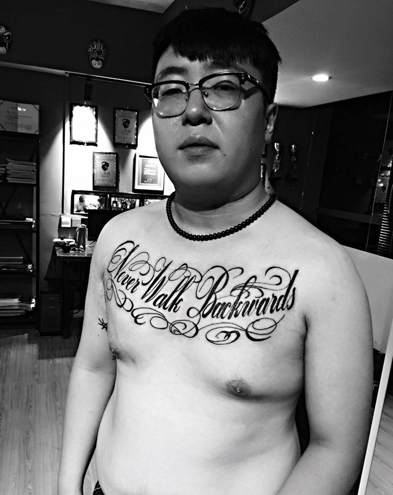 字母纹身纹身图片_成品胸部传统字符郑州培训纹身图案