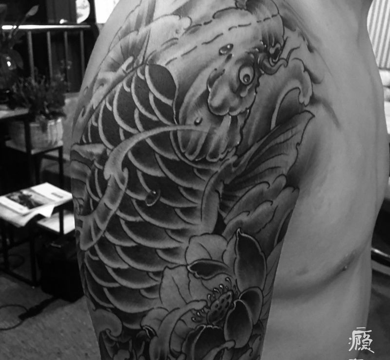 锦鲤纹身图片_手稿成品手臂传统纹身图案