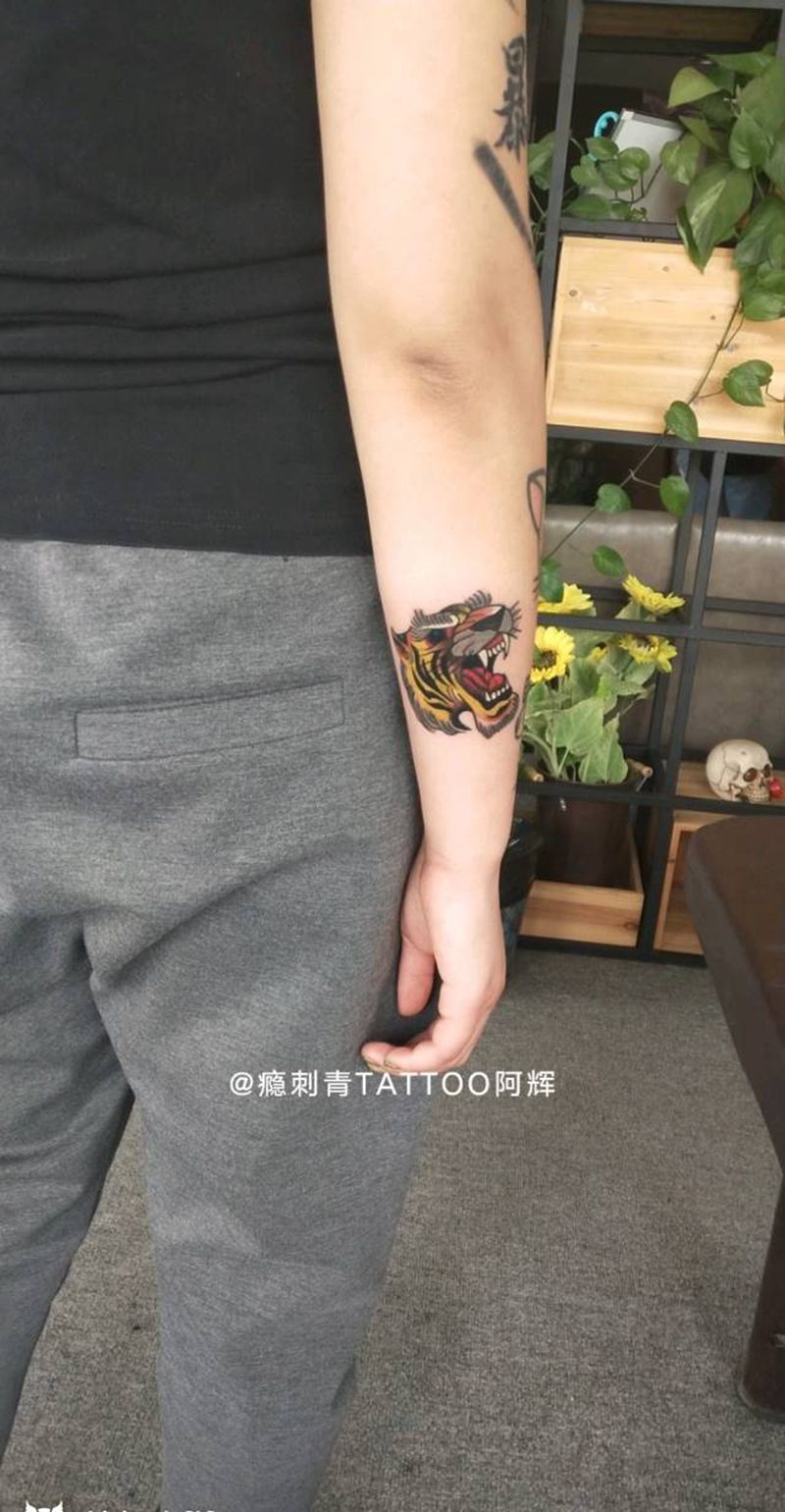Old School虎纹身图片_手臂传统动物成品纹身图案