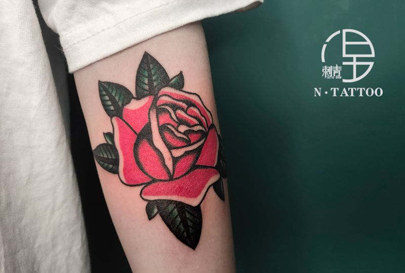 玫瑰纹身图片_手臂Old School纹身图案