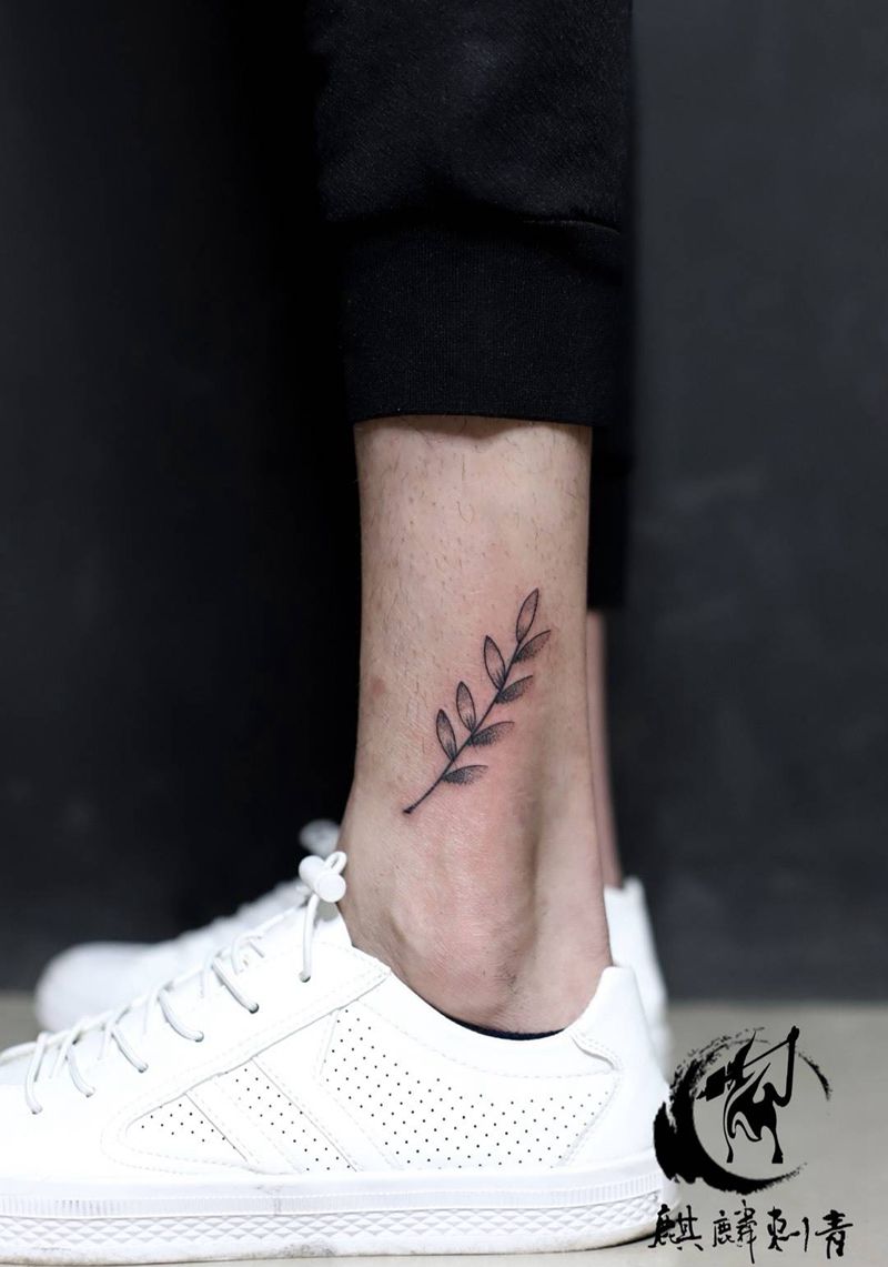 枝叶纹身图片_成品脚部清新静物植物点刺黑灰简约简笔花卉纹身图案
