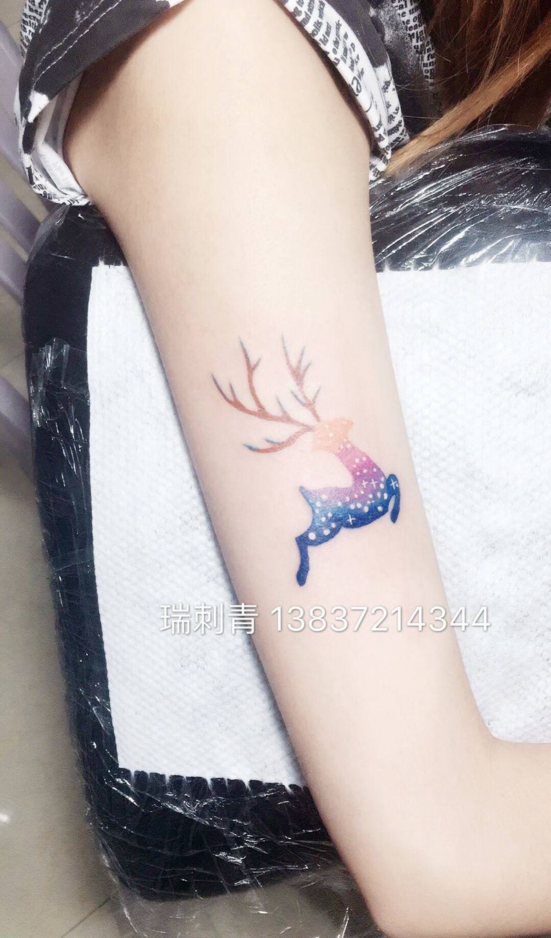 小鹿纹身图片