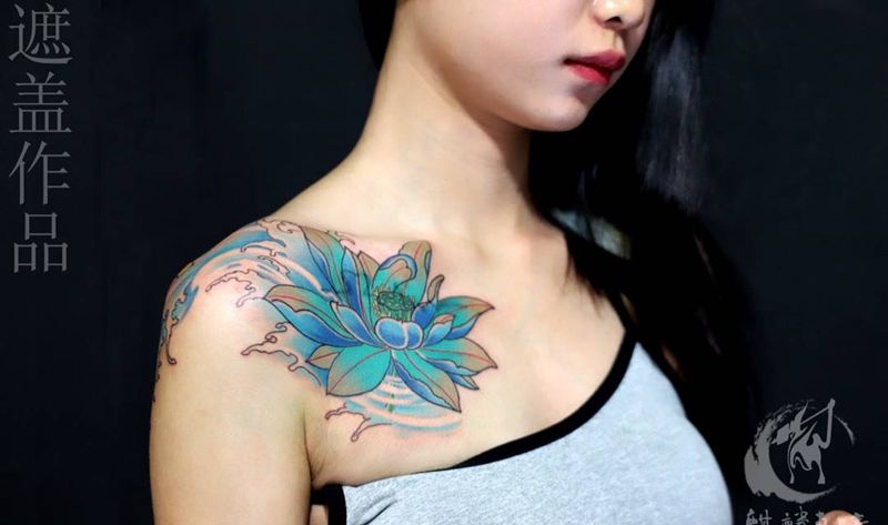 莲花 遮盖心电图纹身图片_成品肩部清新植物静物彩色传统纹身图案