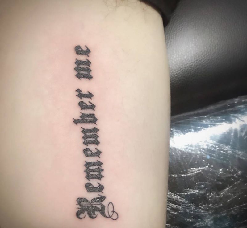 大臂内侧纹身图片