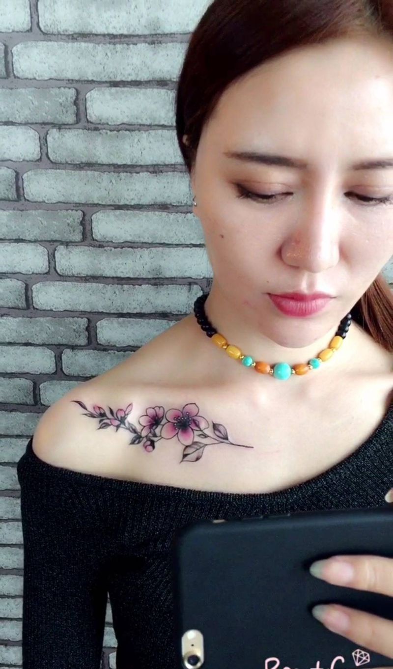 花草纹身图片_成品颈部传统植物郑州培训纹身图案