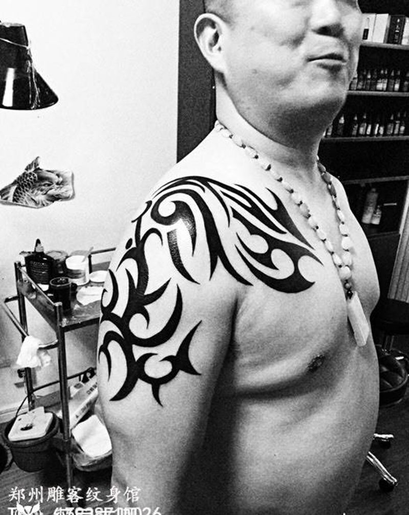 图腾纹身图片_成品手臂传统图腾郑州纹身图案