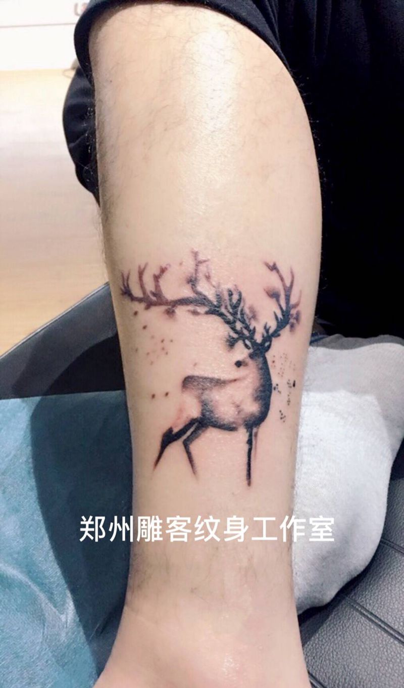 麋鹿纹身图片_成品脚部欧美动物郑州培训纹身图案