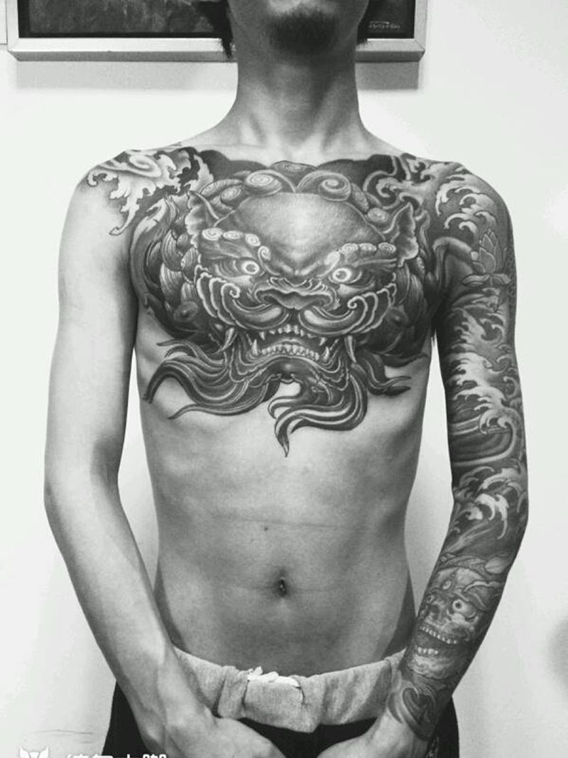 黑灰唐狮子纹身图片_胸部传统动物宗教成品纹身图案