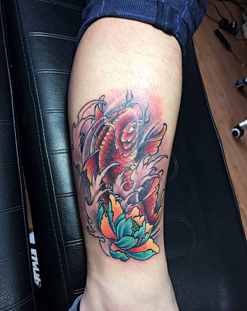 招财鱼纹身图片_成品腿部传统动物郑州纹身图案