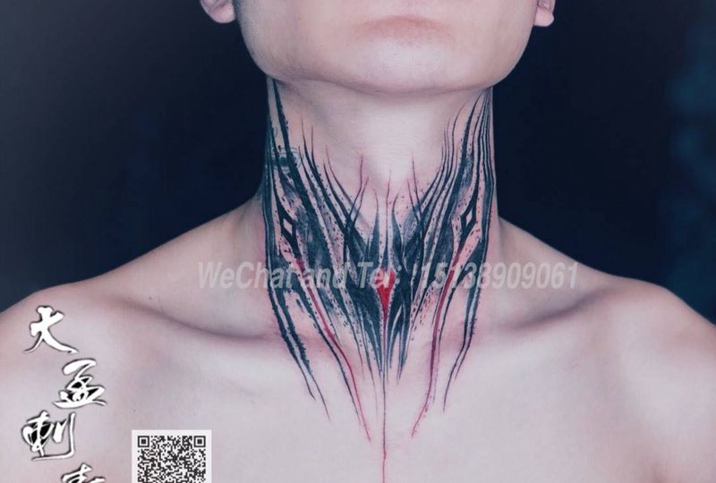 花脖子纹身图片_颈部纹身图案