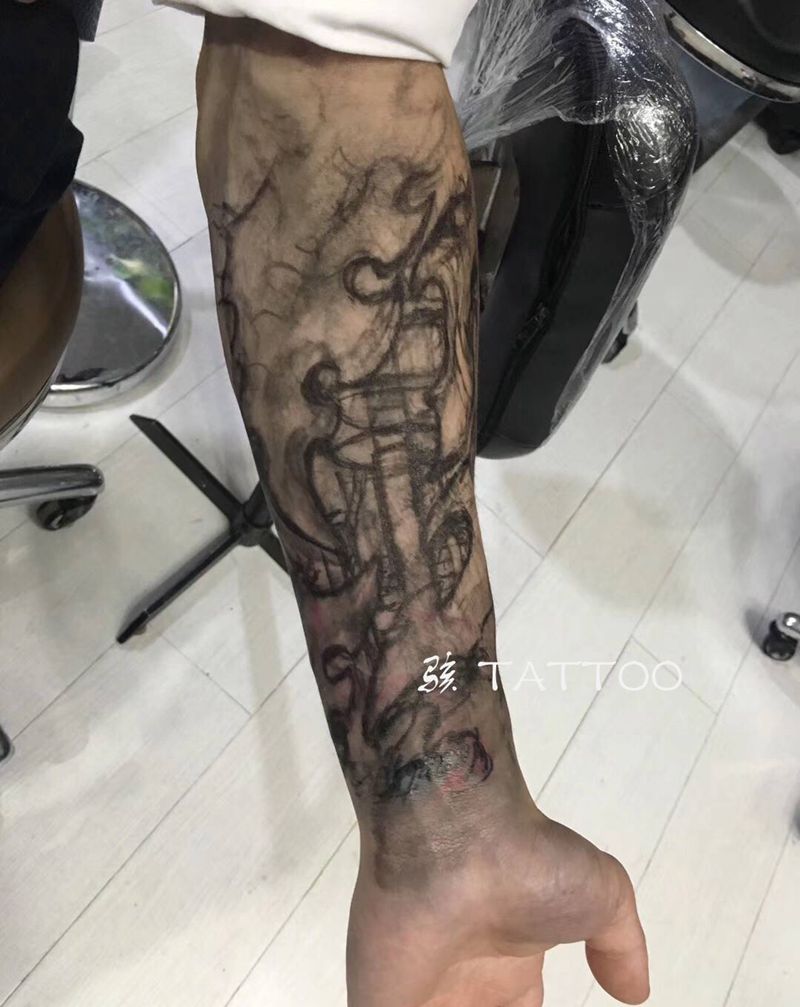 《生化铠》纹身图片_手臂欧美写实生化机械纹身图案