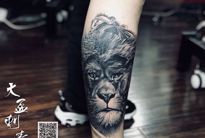 写实狮子纹身图片_腿部欧美写实纹身图案