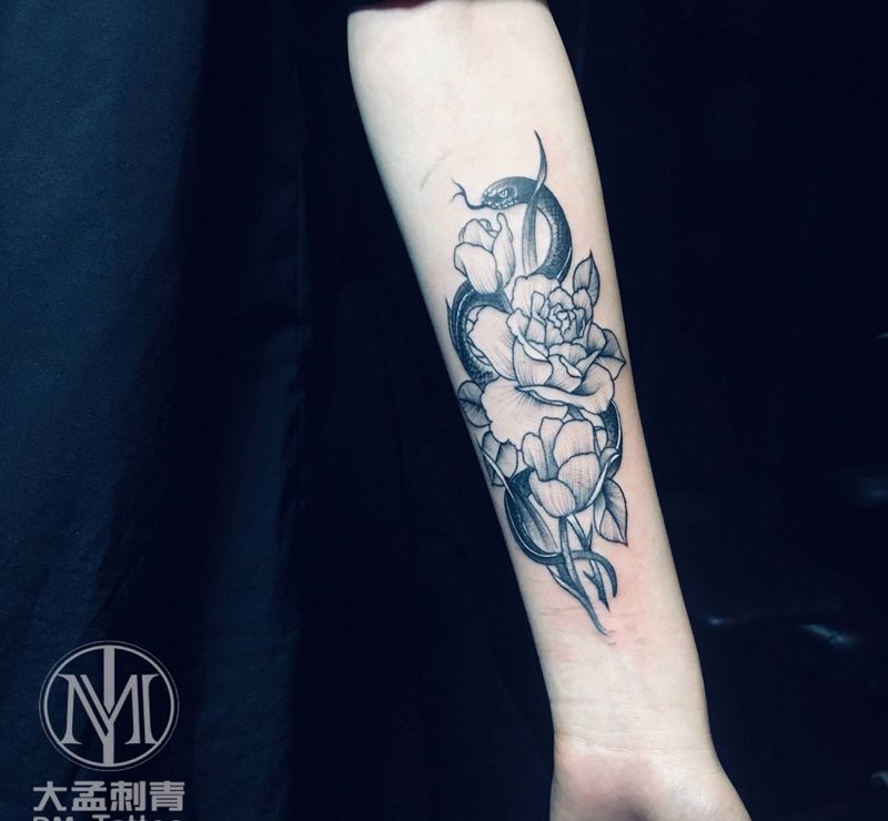 蛇纹身图片_手臂纹身图案