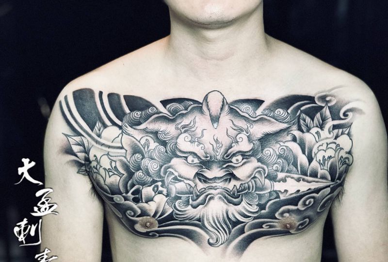 唐狮花胸纹身图片_胸部新传统纹身图案