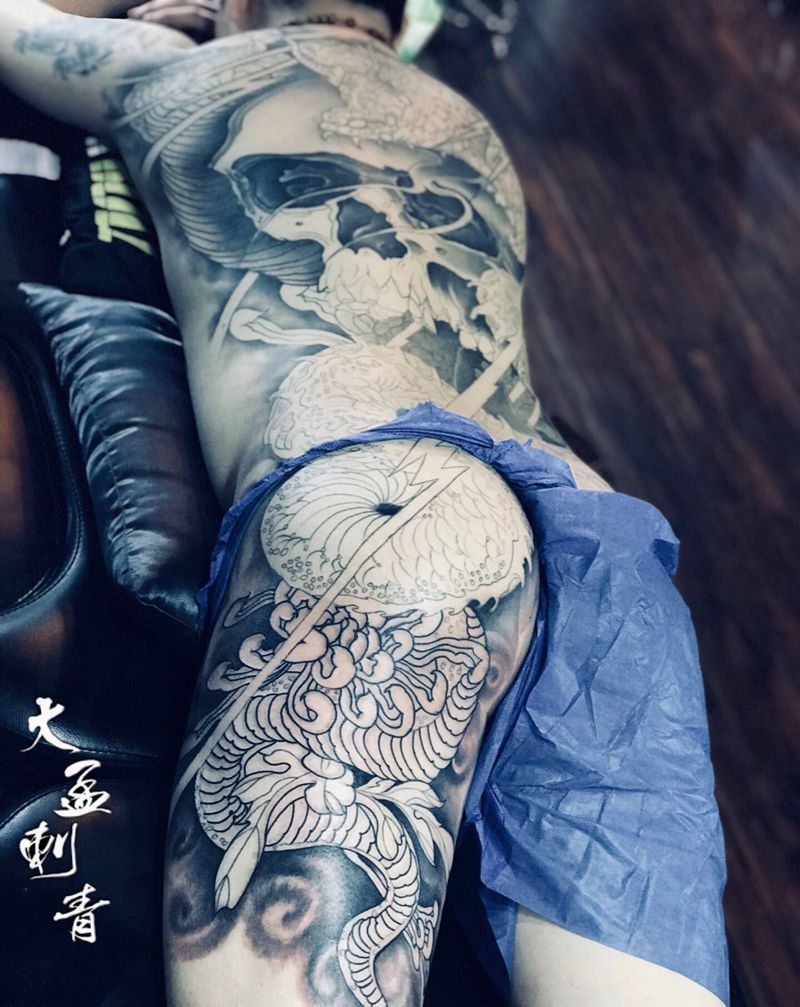 通体蛇骷髅纹身图片_背部腿部新传统纹身图案