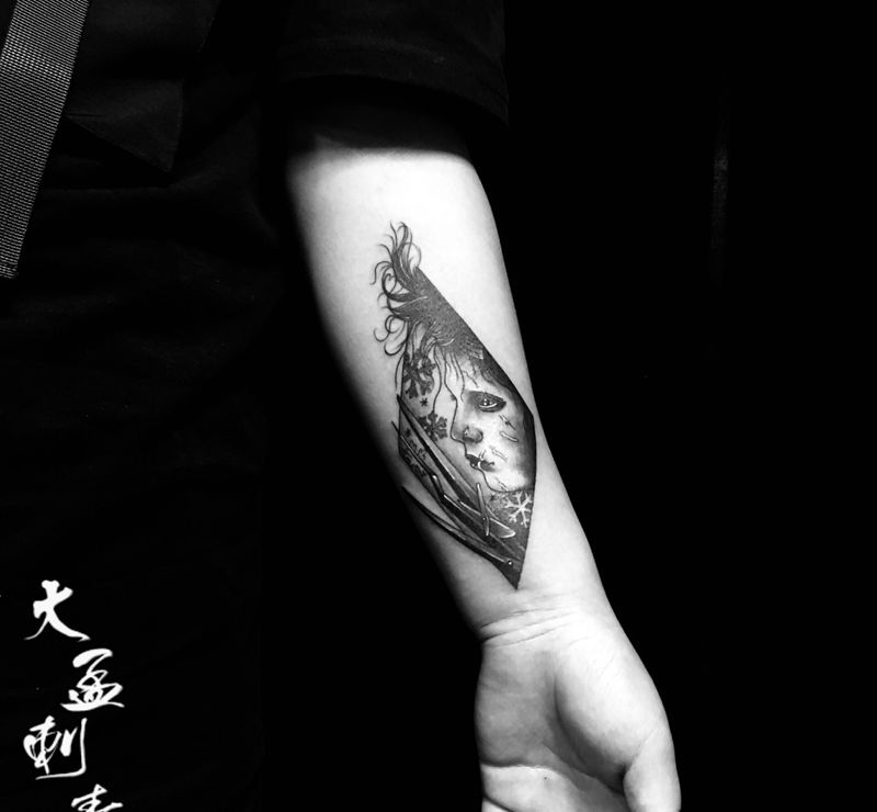 剪刀手爱德华纹身图片_手臂纹身图案