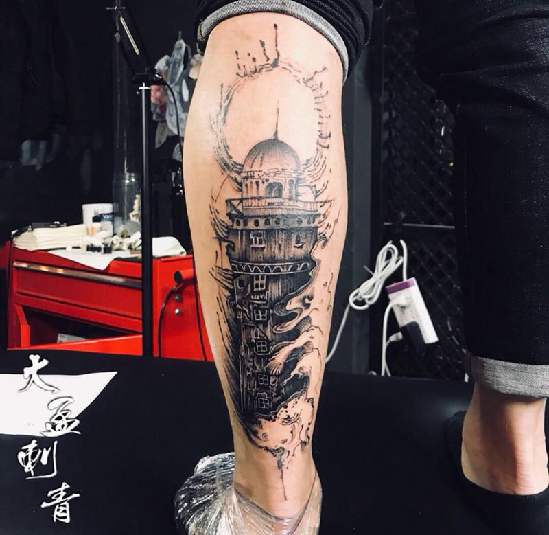 灯塔纹身图片_腿部暗黑风格纹身图案