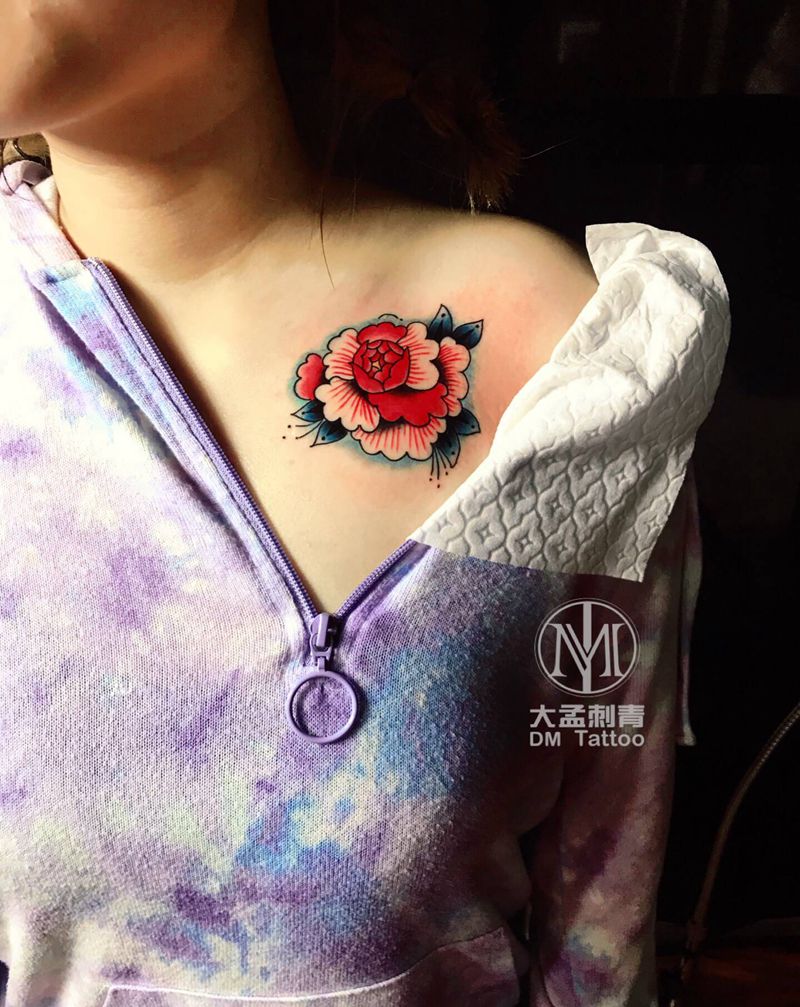 school玫瑰花纹身图片_胸部Old School纹身图案