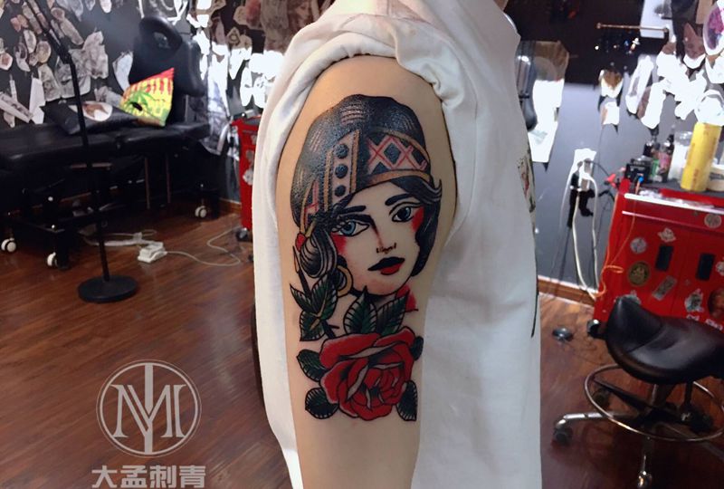 school美女纹身图片_手臂Old School纹身图案