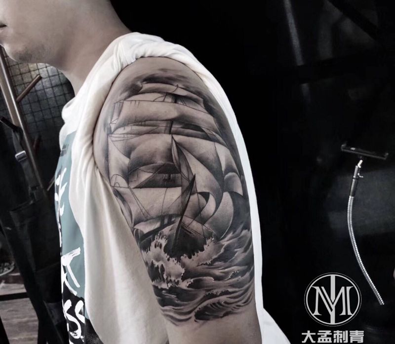乘风破浪纹身图片_手臂欧美写实纹身图案