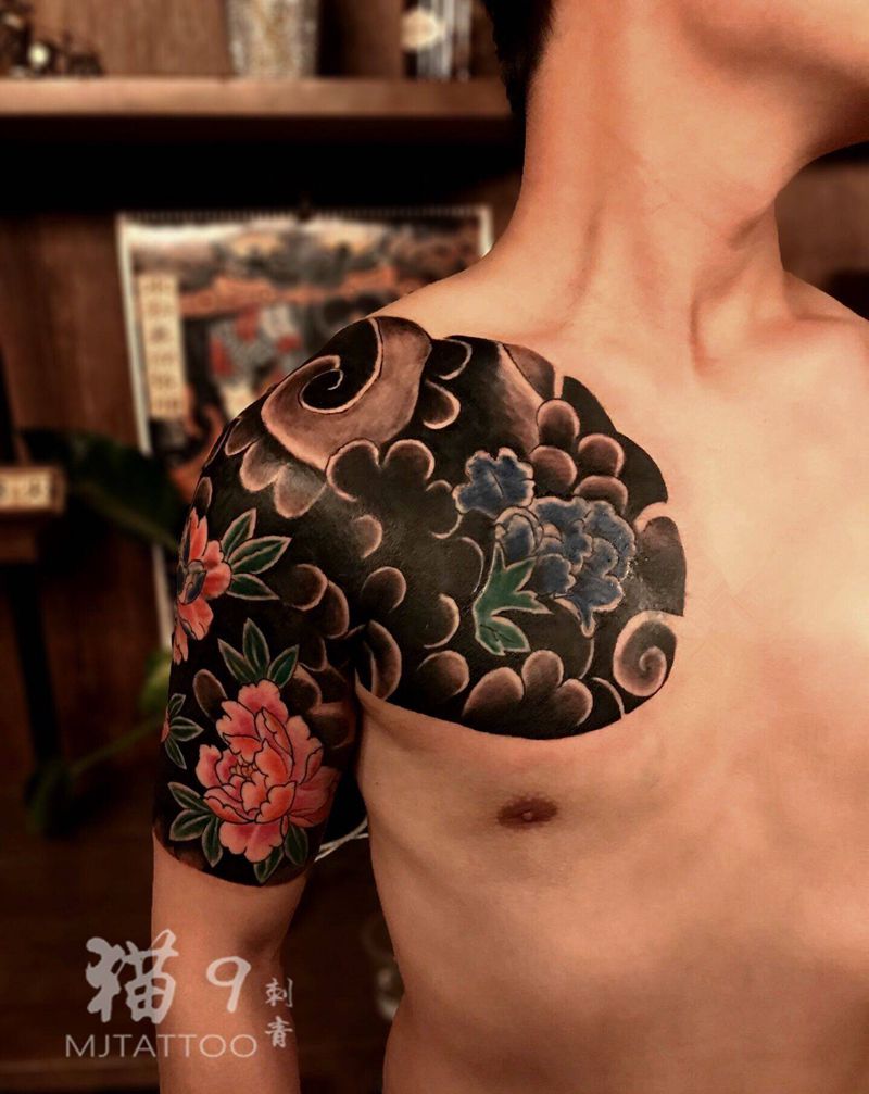 半甲遮盖纹身图片_肩部手臂老传统纹身图案